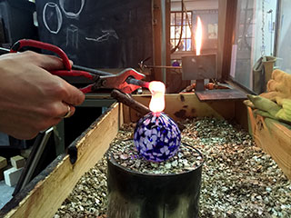 Applying Molten Glass to a Christmas Bauble to Make A Loop 